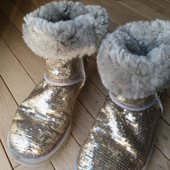 Silver Sparkly UGG boot! Size 6! - Picture 6 of 6